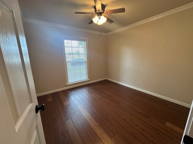 Foto del edificio - 2112 E Peters Colony Rd
