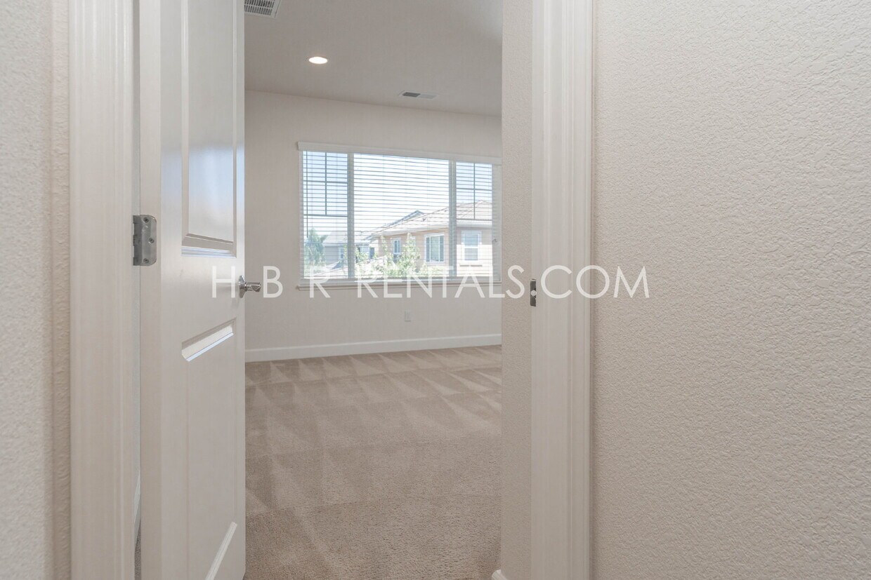 Foto del edificio - Beautifully Updated 3-Bedroom, 3-Bath Home with Modern Amenities in Mountain House