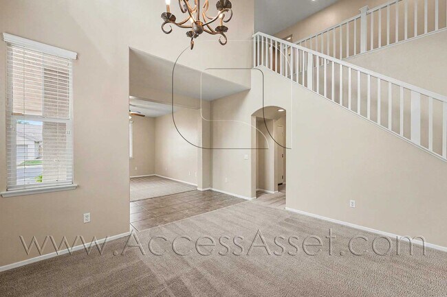 Building Photo - Inviting 4-Bed, 2-Bath Home In Sunny Winchester!