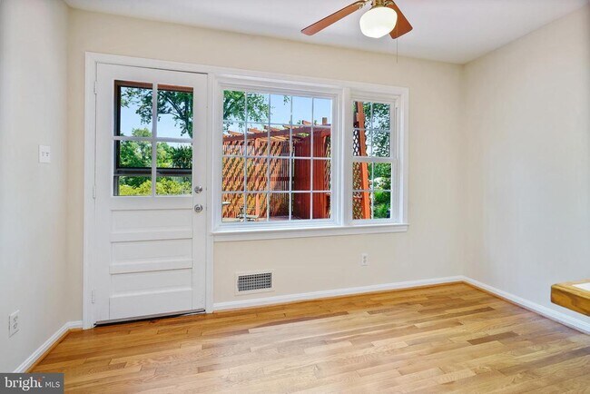 Building Photo - 7617 Hayfield Rd