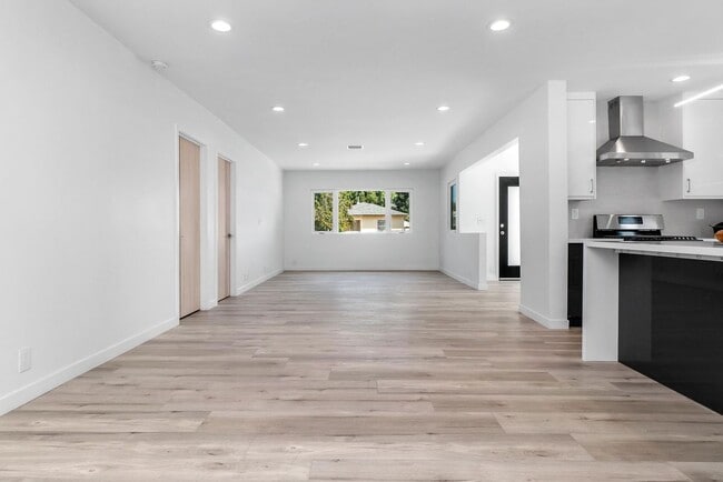 Foto del edificio - 2611 S Bentley Ave