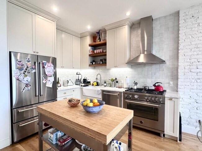 Foto del edificio - 2 bedroom in Brooklyn NY 11211