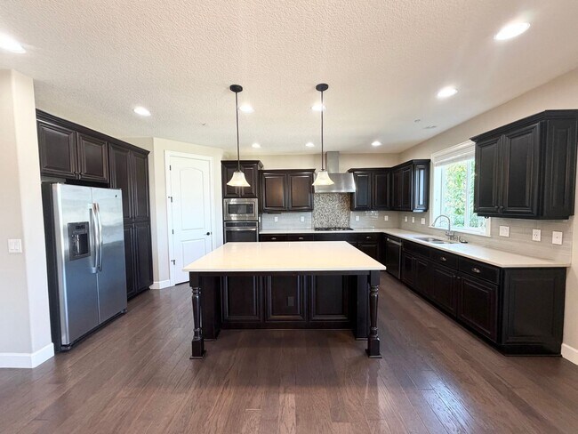 Foto del edificio - Beautiful 5 Bedroom with Den/Office and Large Bonus Room in Bethany Ridge!!!