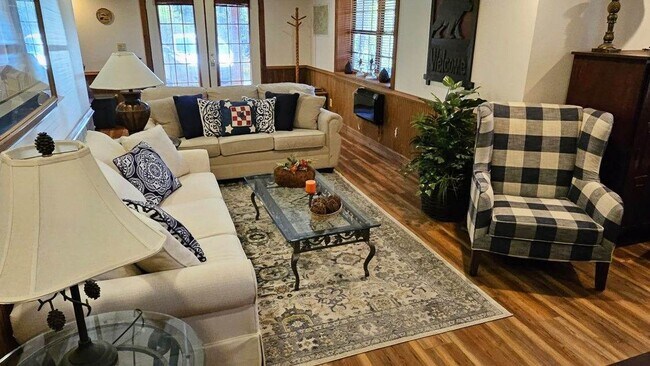 Foto del edificio - $1,750 - 2 Bedroom 1 Bathroom Gorgeous Furnished Basement Apartment Close to WCU