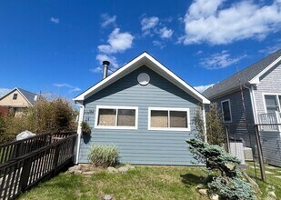 Building Photo - 142 Bungalow Ln