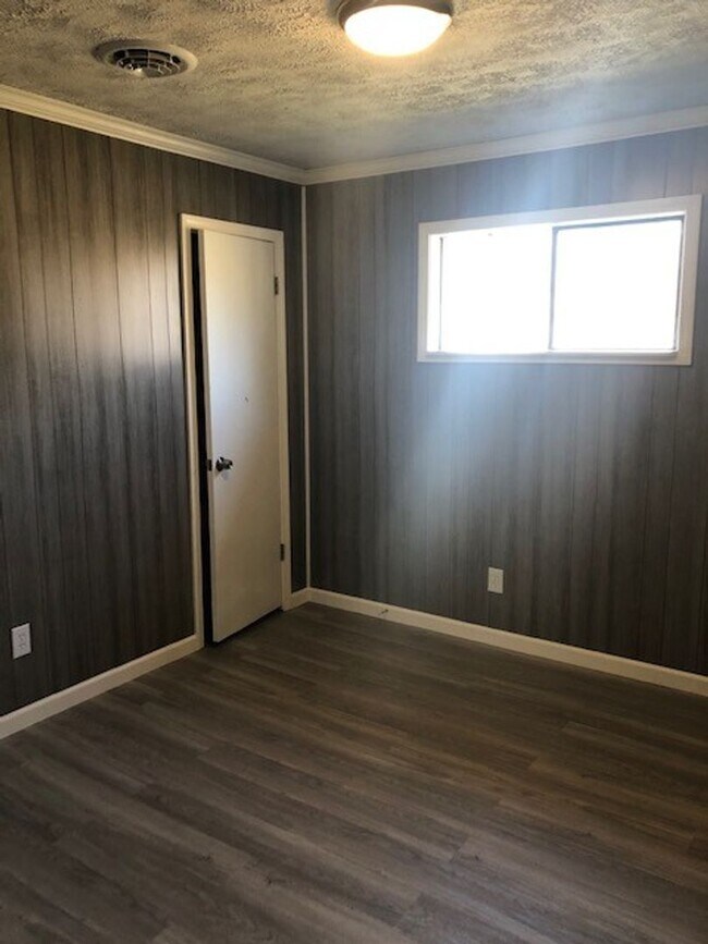 Building Photo - Renovated 3 Bedroom 1 Bath Home for Rent!