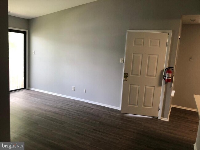 Foto del edificio - 346 Coventry Ct