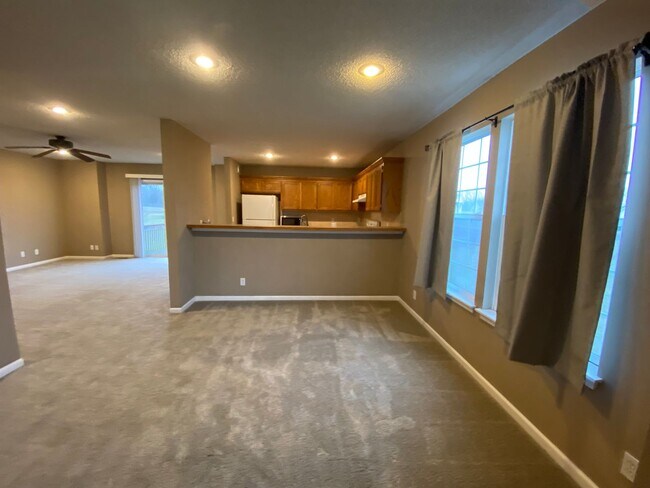 Foto del edificio - {7509} Suttle Downs Three Bedroom + Two Ca...