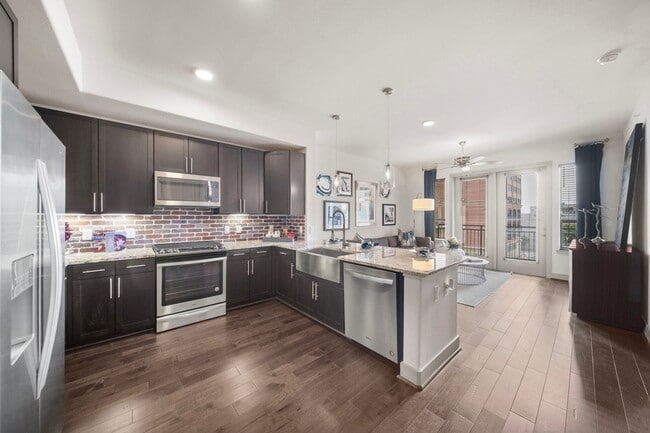 Building Photo - 1414 N Texas Avenue Unit 647
