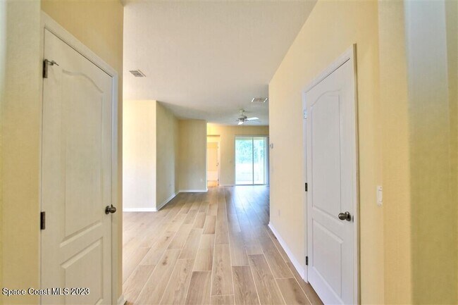 Building Photo - 5834 Trieda Dr