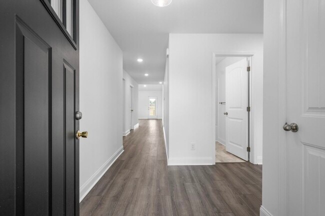 Foto del edificio - 1360 Harmon Ln