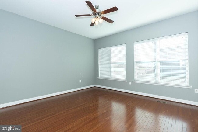 Building Photo - 15 Flag Ct