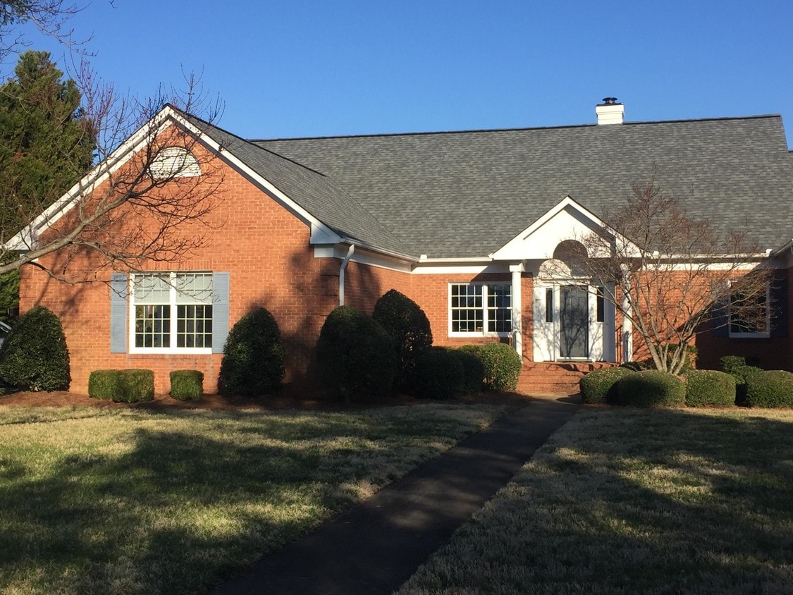 Primary Photo - 1011 Centennial Dr