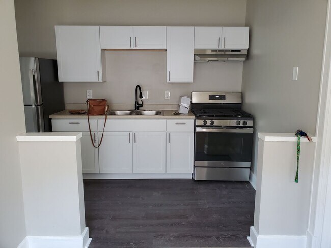 Foto del edificio - Charming 1 bedroom. Professionally Managed.