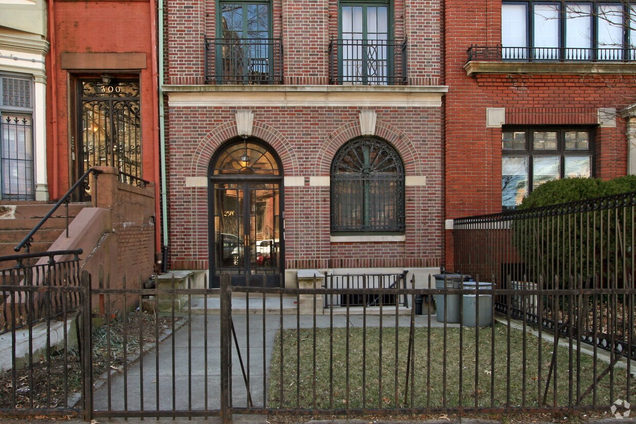 Building Photo - 298 Clinton Ave