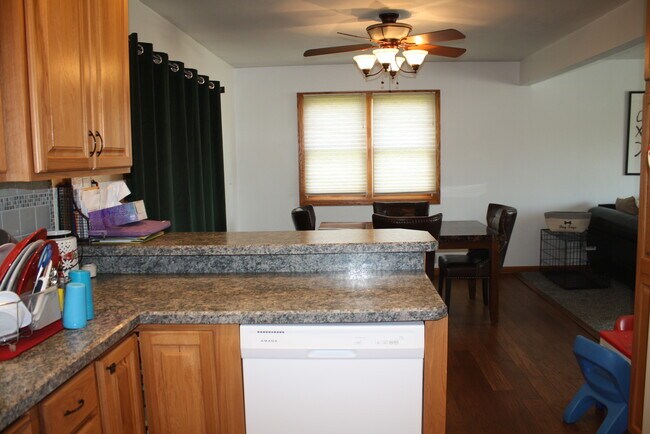 Foto del edificio - 417 W Dewey St