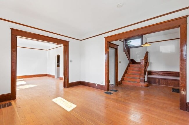 Building Photo - 1617 NE Couch St