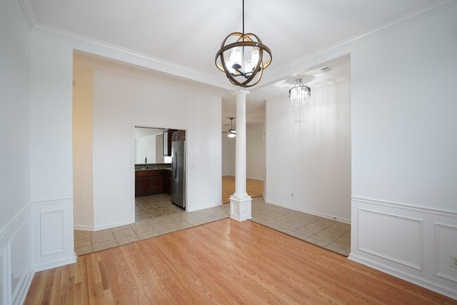 Foto del edificio - Available Soon!