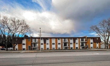 Building Photo - 2124 E Divide Ave