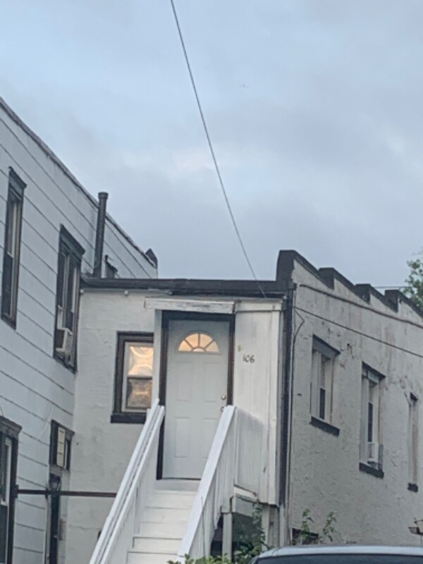 Building Photo - 106 Reading Ave
