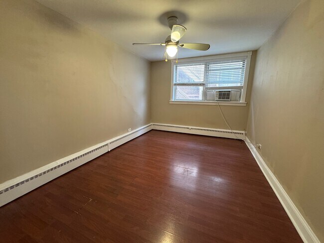 Foto del edificio - 2241 W Farwell Ave