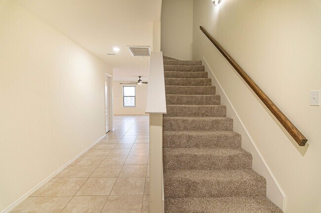 Foto del edificio - 5607 Lone Star Lp