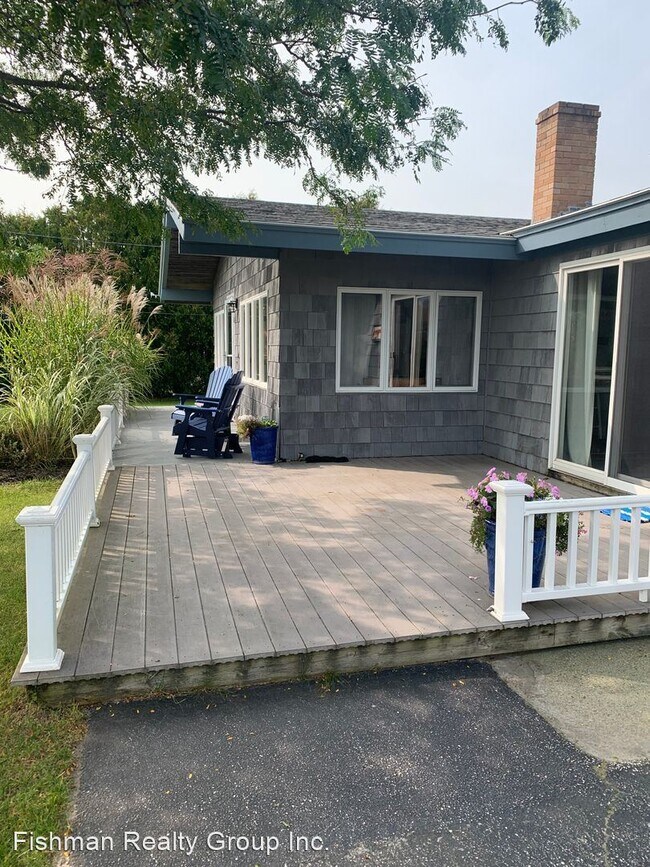 Building Photo - 2 br, 1.5 bath House - 22 Pillsbury Dr.