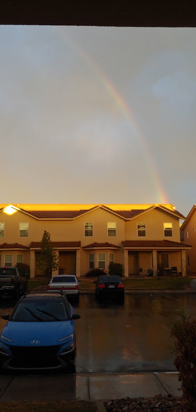 Foto del edificio - 767 Moss Dr