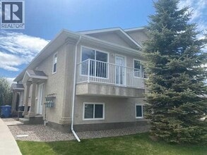 Building Photo - 46-46 Highlands Pl W