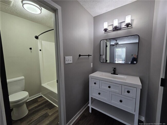 Foto del edificio - 4491 Briton Ct