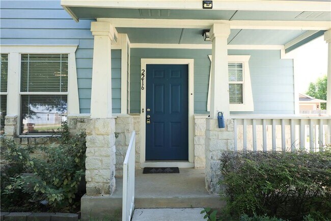Building Photo - 2216 Bluffstone Dr