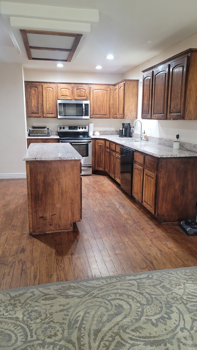 Building Photo - 2151 W Sunset Pointe Dr