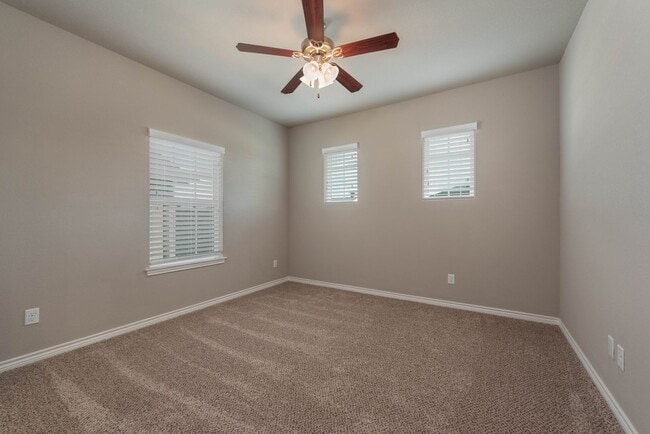 Foto del edificio - Available August 2026! GORGEOUS 5/5.5 HOUS...