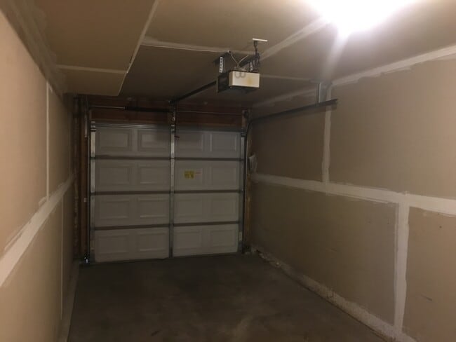 Building Photo - 939 West Ave