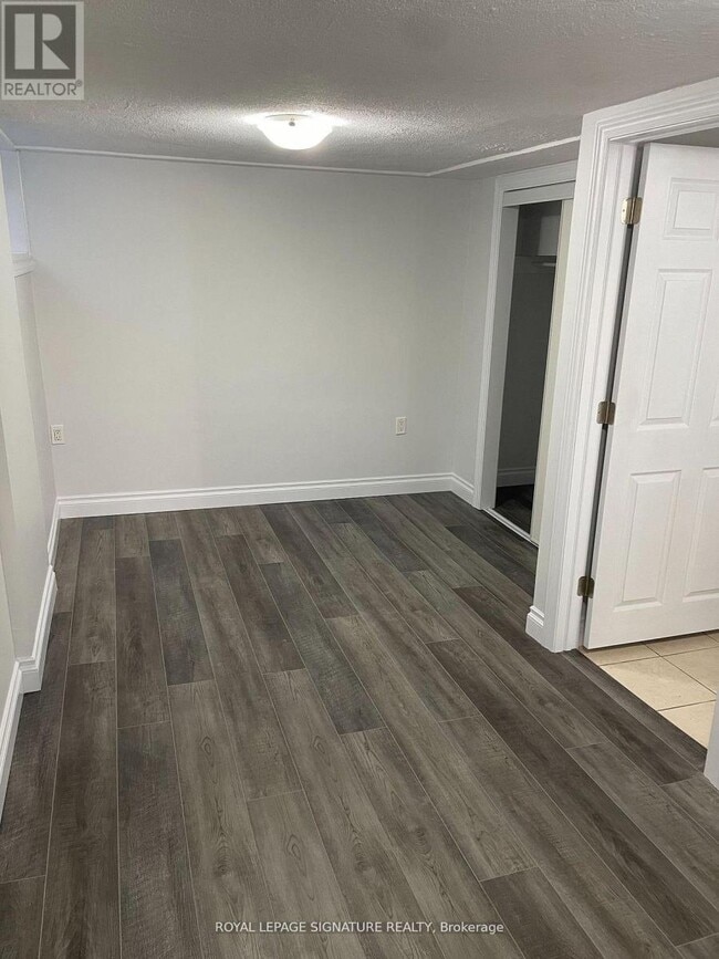 Building Photo - 8 Thorncroft Crescent