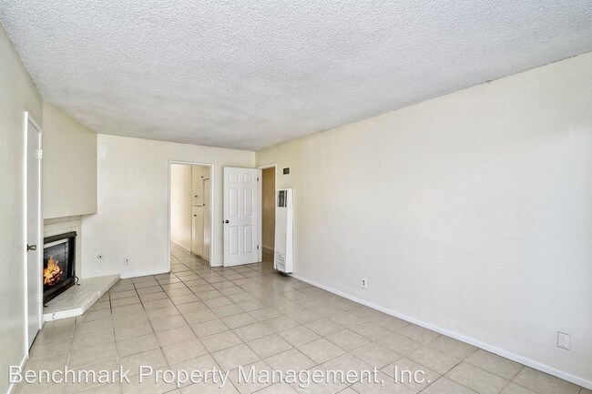 Building Photo - 504 S Tulip St