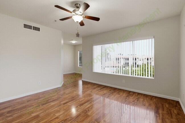 Foto del edificio - Freshly Updated 2-Bedroom Condo in Gated Lakeshore at Andersen Springs – New Paint & New Carpet!