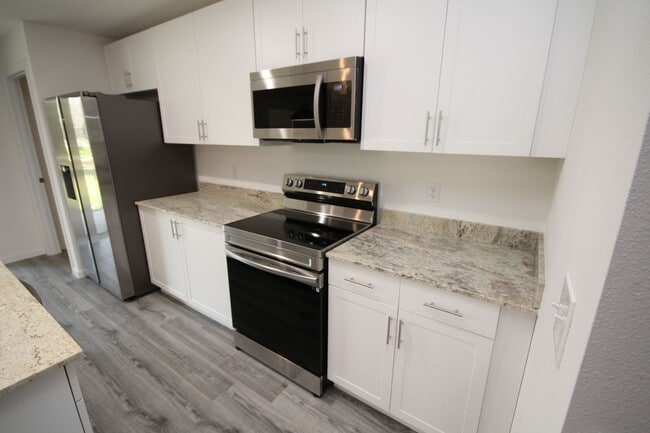 Building Photo - Beautiful 4 Bedroom, 2 Bathroom Home in Palm Bay!!