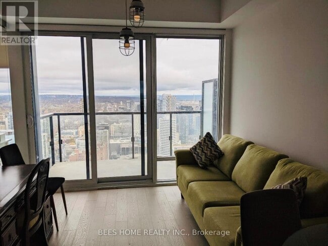 Building Photo - 488 University Ave