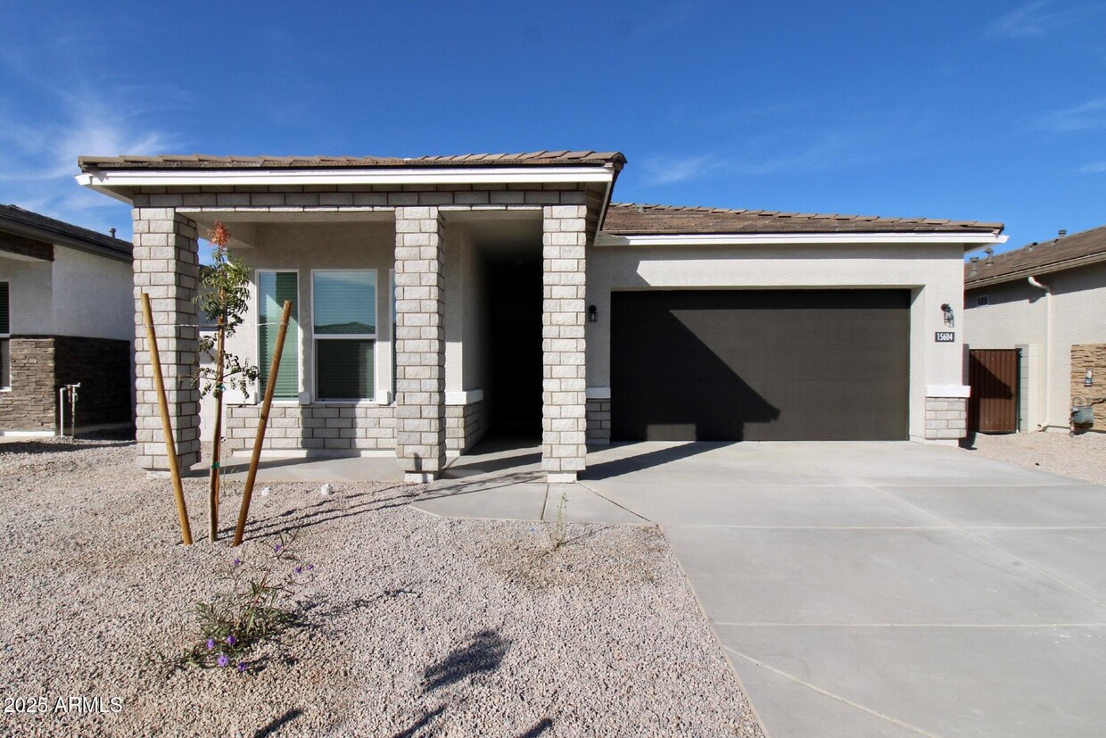 Foto principal - 15604 W Smoketree Dr