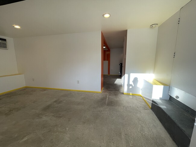Building Photo - 1141 N Virgil Ave
