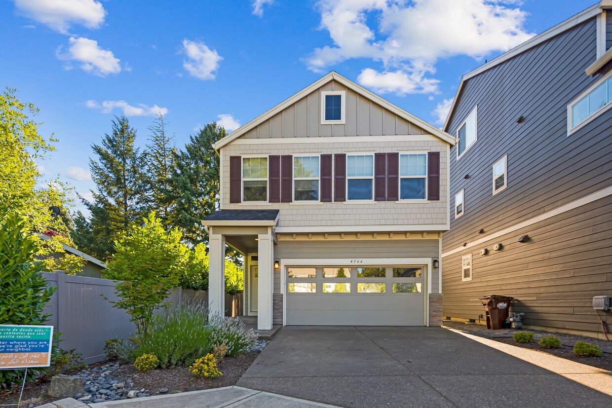 Primary Photo - Stunning 3BD/3BATH Home in the Heart of Hi...