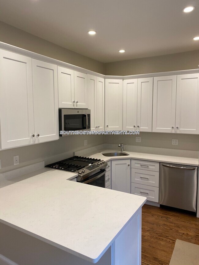 Foto del edificio - 219 W 3rd St