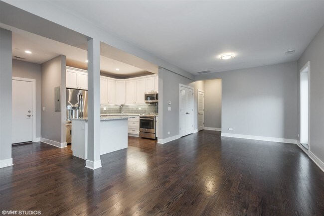 Building Photo - 534 Sheridan Sq