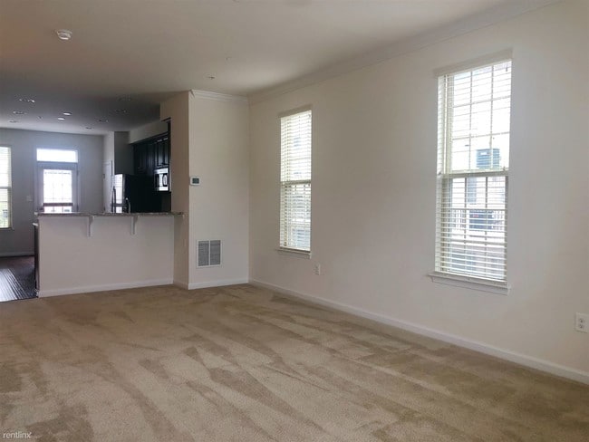 Building Photo - 3 br, 3.5 bath House - 1008 Rutland Ave