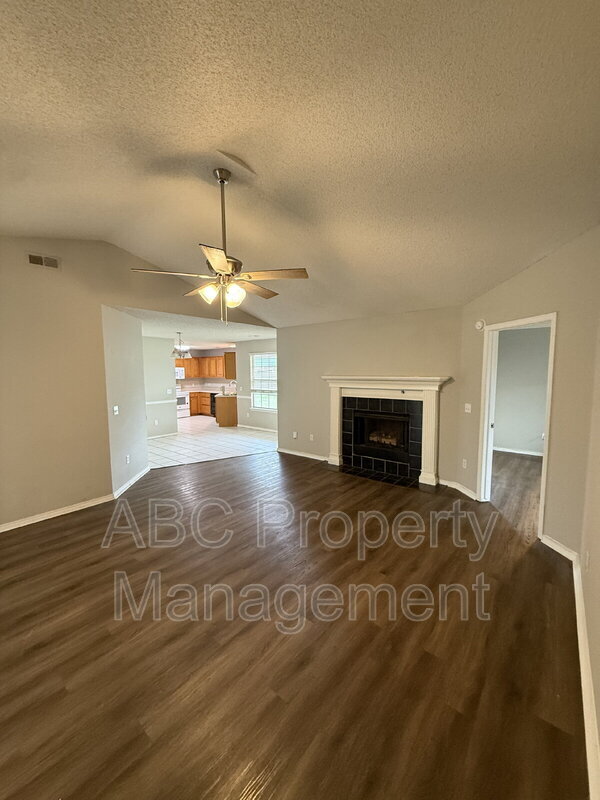 Building Photo - 313 Summerset St