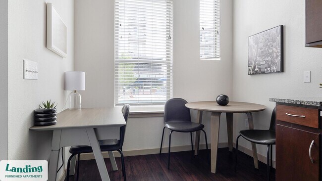 Foto del edificio - 1550 N Raleigh St