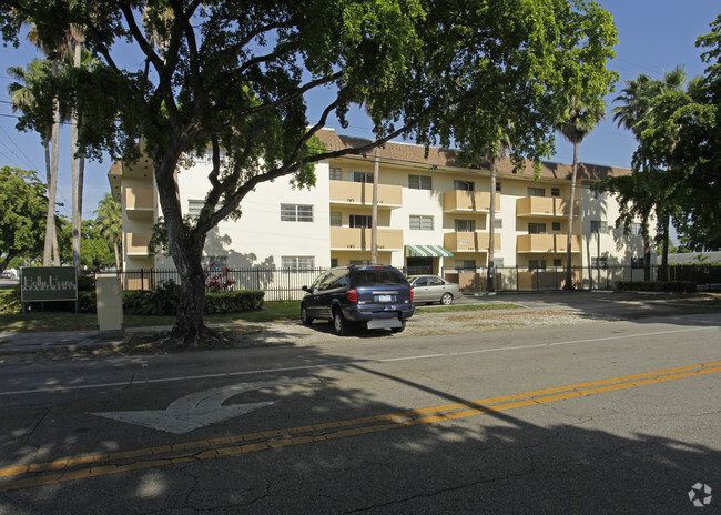 Building Photo - Holly House Apartments