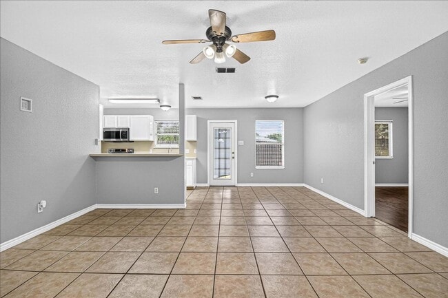 Building Photo - 6810 Blue Skyway Dr