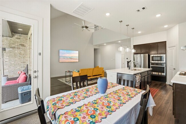 Foto del edificio - 15647 Roscobie Park Dr